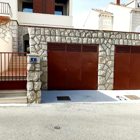 Luxury Apollo Apartman